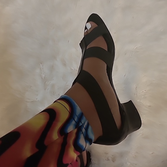 Black summer sandals. - Picture 2 of 8